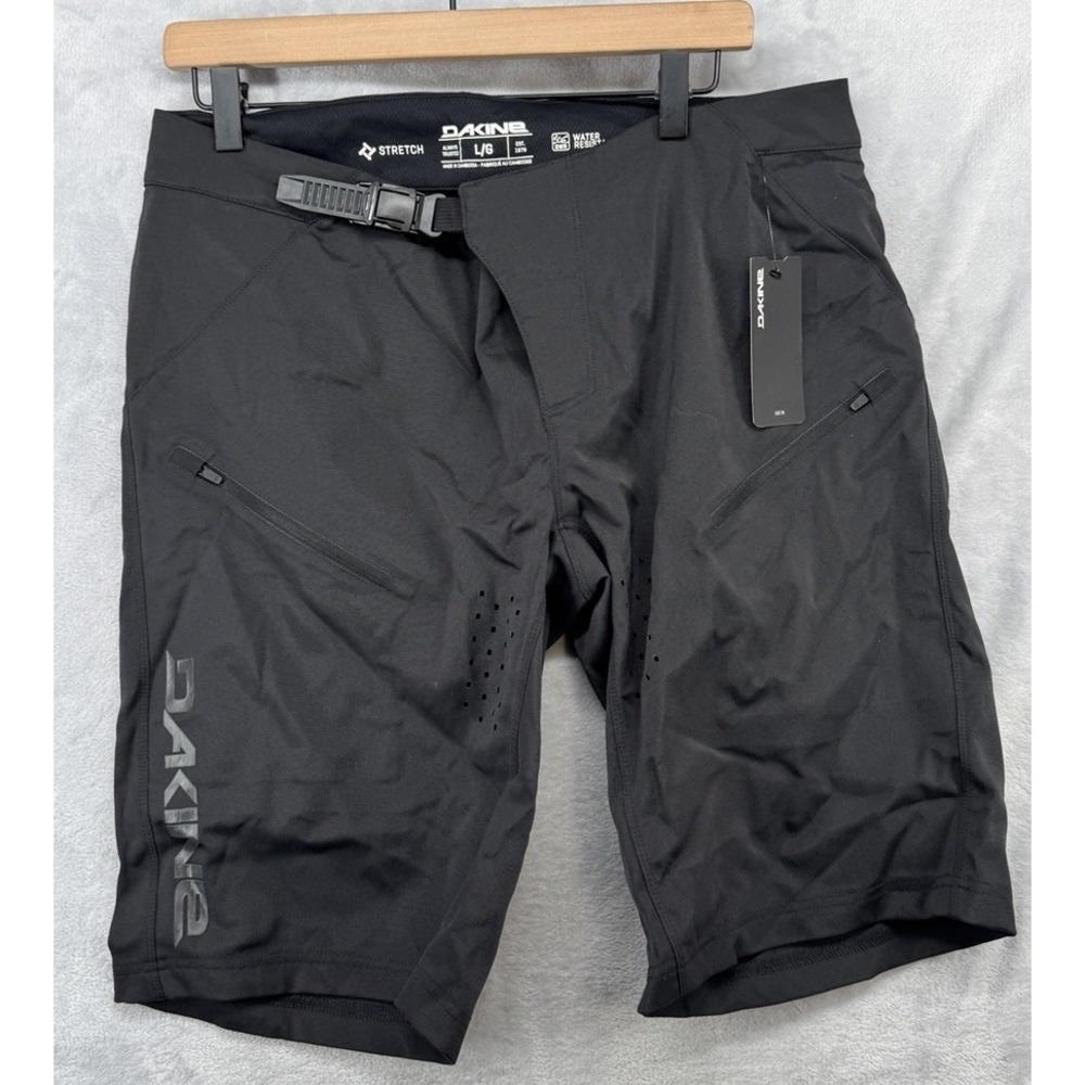 Dakine Thrillium Bike Shorts Black‎ Belted Stretch Zip Pockets Women's L NWT